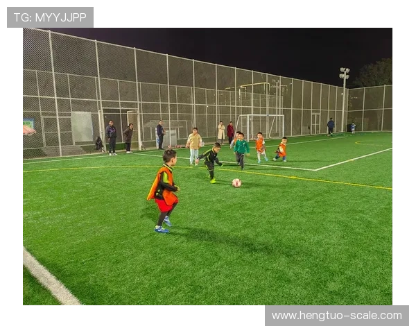 从草地到绿茵场足球明星与母亲的温情岁月与奋斗历程