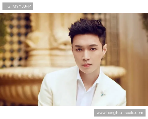 足球明星优雅转身西装魅力尽显精彩瞬间回顾视频合集