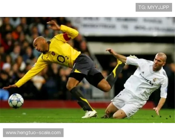 足球明星小罗的独特摆饰品展现个性与魅力