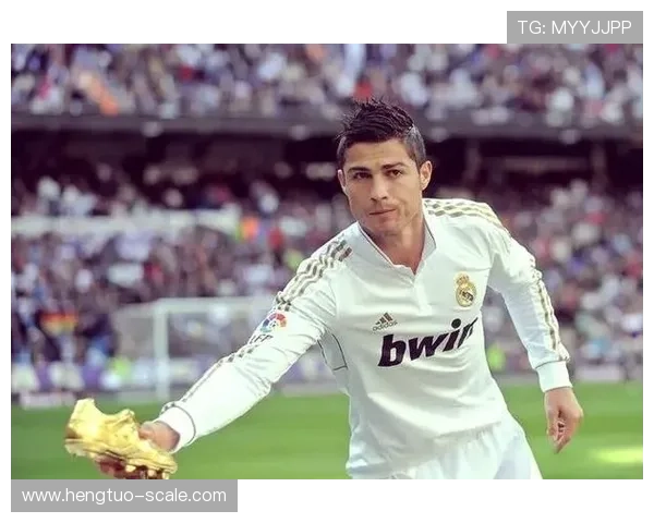 高个子足球明星的魅力与成就探索：他们如何在绿茵场上书写传奇